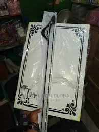 DRAWING BOARD N T- SQUARE