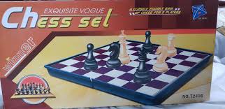 EXQUISITE VOGUE CHESS SET